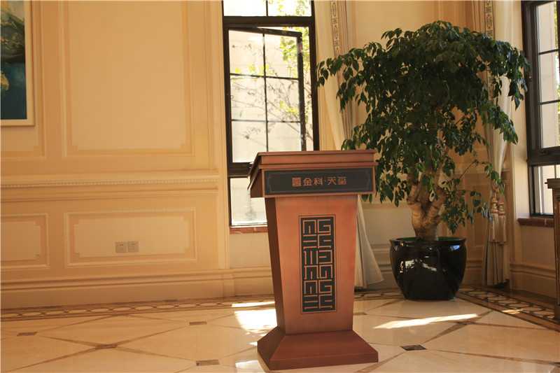 在標(biāo)識(shí)設(shè)計(jì)中，色彩帶給人的感受