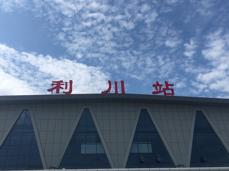 客運(yùn)車(chē)站進(jìn)、出站通道區(qū)有哪些靜態(tài)標(biāo)識(shí)？